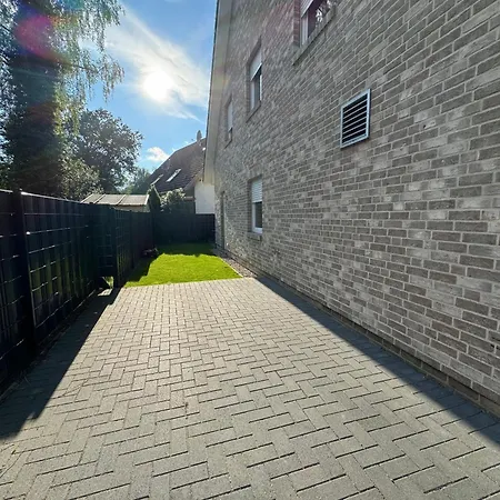Apartment Neubau, Moderne Haushaelfte In