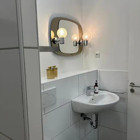 Apartment 35 Qm Grosses Mit Eigenem Badezimmer In Den Elbvororten