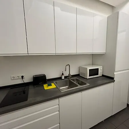 35 Qm Grosses Mit Eigenem Badezimmer In Den Elbvororten *