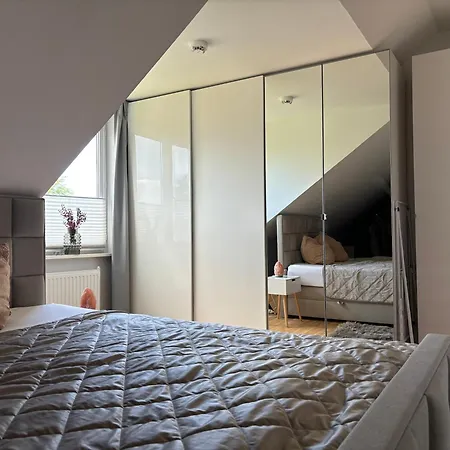 Apartment Zimmer Im Gruenen An Der Alster Hamburg