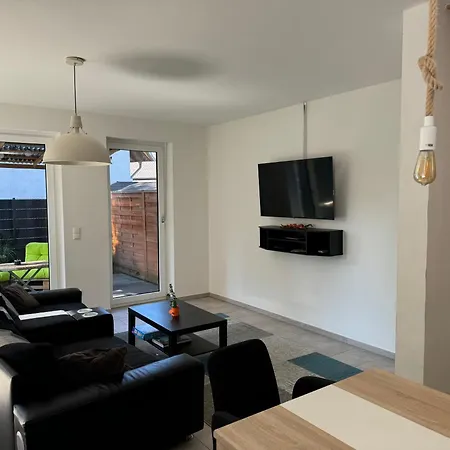 Neubau, Moderne Haushaelfte In Apartment Hamburg