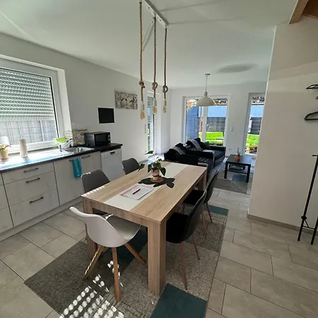 Apartment Neubau, Moderne Haushaelfte In Hamburg