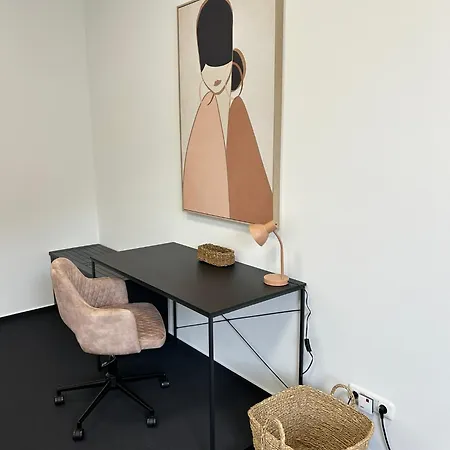 35 Qm Grosses Mit Eigenem Badezimmer In Den Elbvororten * Hamburg