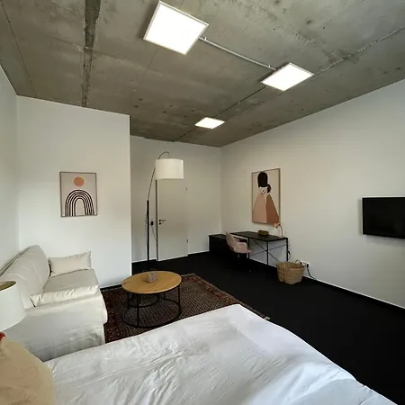 Apartment 35 Qm Grosses Mit Eigenem Badezimmer In Den Elbvororten *