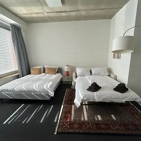35 Qm Grosses Mit Eigenem Badezimmer In Den Elbvororten Apartment Hamburg