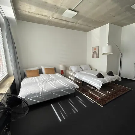 35 Qm Grosses Mit Eigenem Badezimmer In Den Elbvororten Apartment