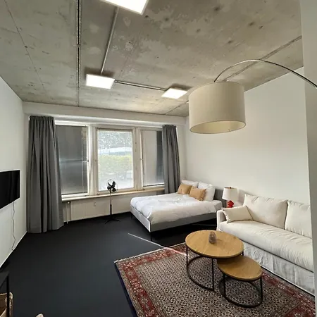 35 Qm Grosses Mit Eigenem Badezimmer In Den Elbvororten Hamburg