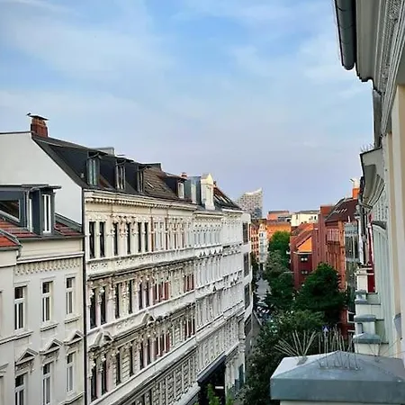Apartment 100 Qm Altbau-wohnung Mitten Im Zentrum