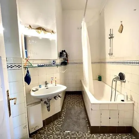 100 Qm Altbau-wohnung Mitten Im Zentrum Apartment