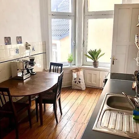 100 Qm Altbau-wohnung Mitten Im Zentrum Apartment *