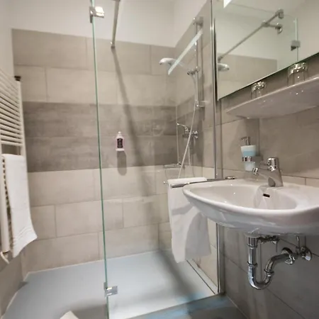 Nige Hus 4*