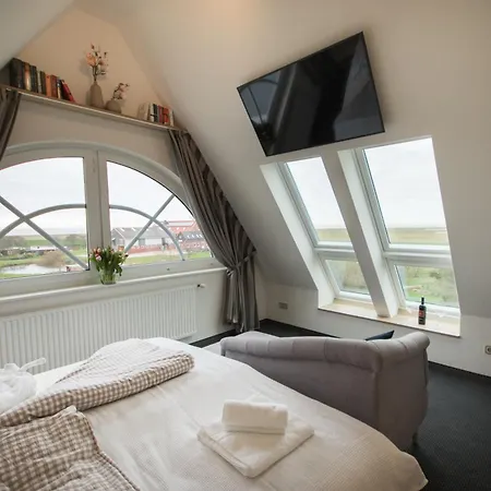 Hotel Nige Hus 4*
