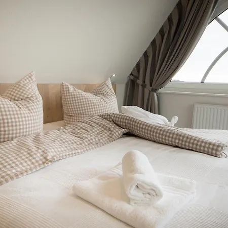 Nige Hus 4*