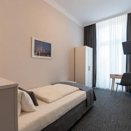 Commodore Hotel