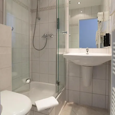 Commodore Hotel 3*