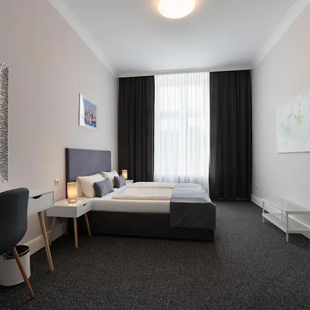 Commodore Hotel