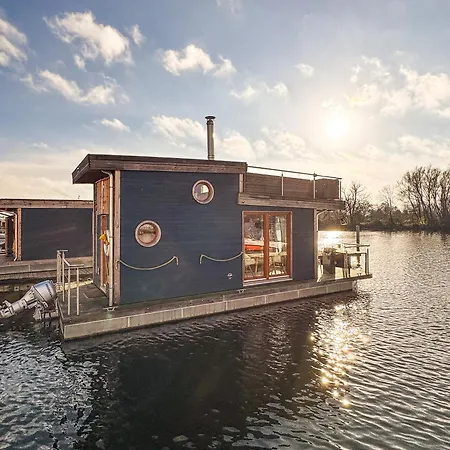 Hausboot Irene Mit Kamin - Winter An Der Dove Elbe Hamburg