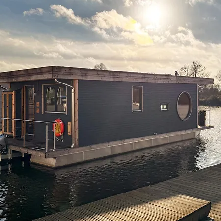 Hausboot Diva Mit Kamin - Winter Auf Der Dove Elbe