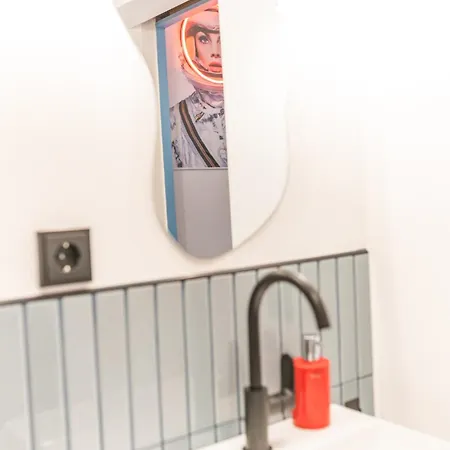 Retropop Design , Designerzimmer Fuer Je 2 Personen, Lage, Wifi Apart Otel *