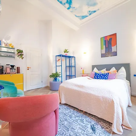 Retropop Design , Designerzimmer Fuer Je 2 Personen, Lage, Wifi Apart Otel Hamburg