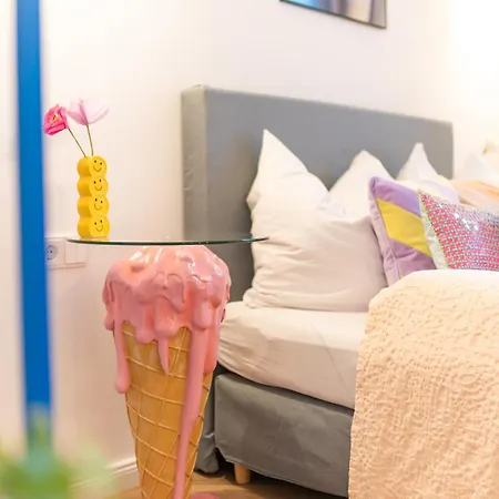Retropop Design , Designerzimmer Fuer Je 2 Personen, Lage, Wifi Apart Otel
