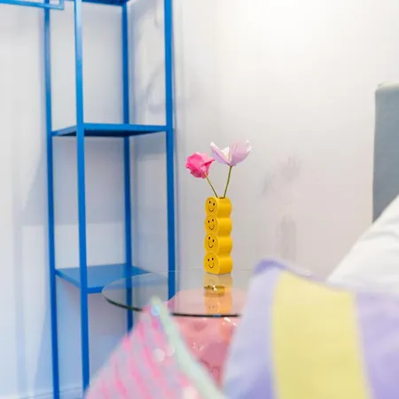 Retropop Design , Designerzimmer Fuer Je 2 Personen, Lage, Wifi
