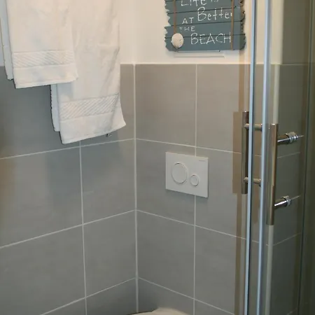 Seehafen Hostel *
