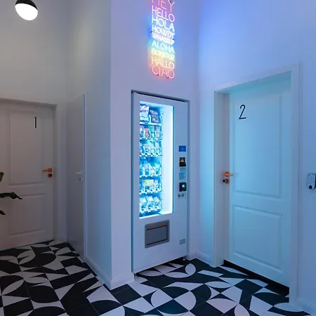 Retropop Design , Designerzimmer Fuer Je 2 Personen, Lage, Wifi Apart Otel Hamburg
