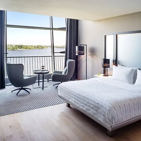 Le Meridien 5* Hamburk