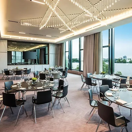 Le Meridien Hotel 5*