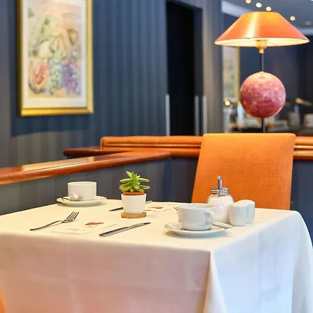 Western International Hotel 3*