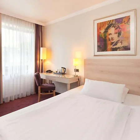 Western International Hotel 3*