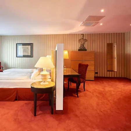 Western International Hotel