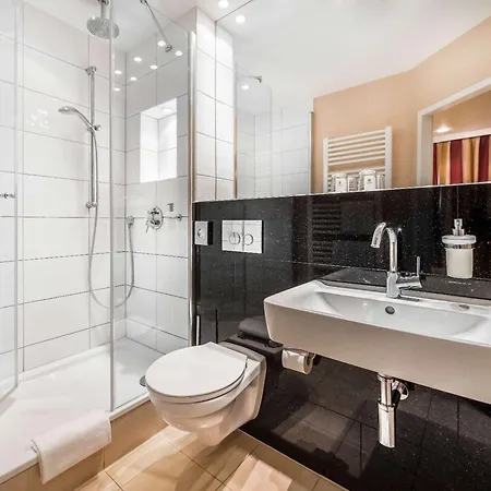 Western Raphael Altona Hotel 3*