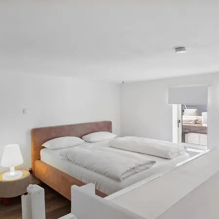 Apartment The 44
