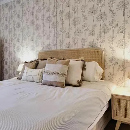Center Apartment *