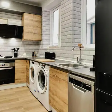 Center Apartment *