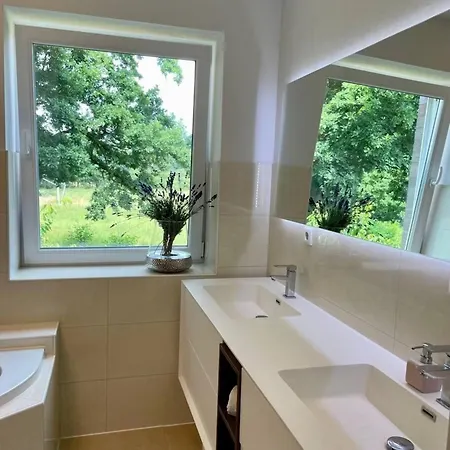 Familienfreundlichen Mit Traumhaft Gruener Aussicht