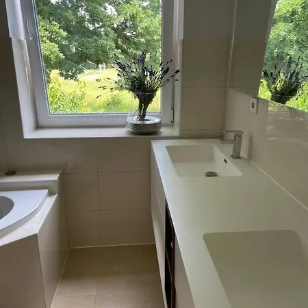 Familienfreundlichen Mit Traumhaft Gruener Aussicht Apartment