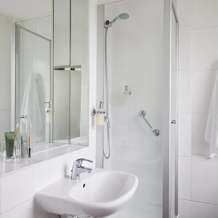Western Raphael Altona 3*