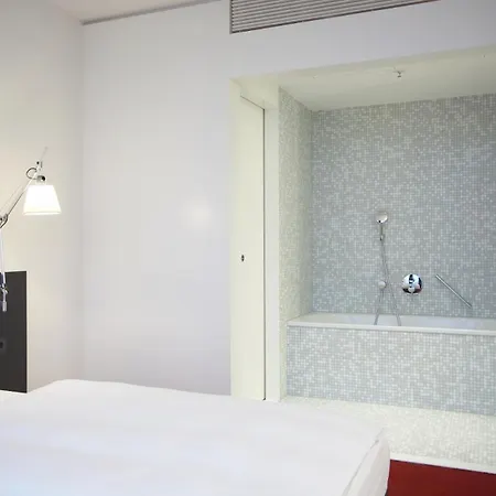 Empire Riverside Hotel 4*