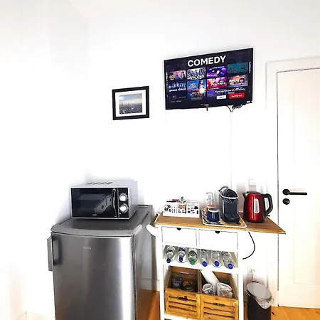 Apartment Private Small W Own Entrance, Spacious Bathroom, On-site Parking Hamburg