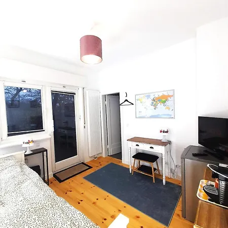 Private Small W Own Entrance, Spacious Bathroom, On-site Parking *