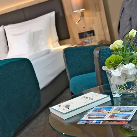 Hotel Western Premier Alsterkrug 4*