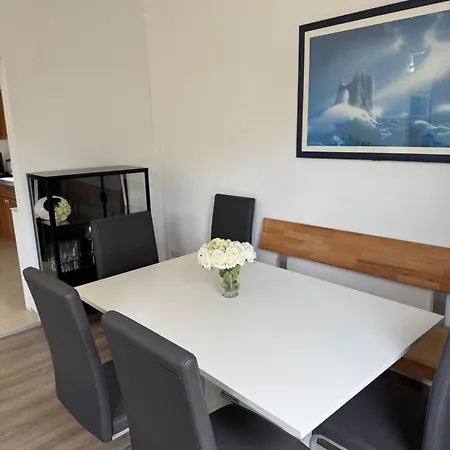Schoenes Und Modernes Haus In Hamburg-billstedt *