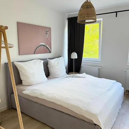 Apartment 3-zimmer-wohnung In Am Flughafen *