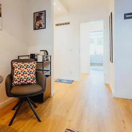 Apartment Stylish 2 App In Trendy District Of
