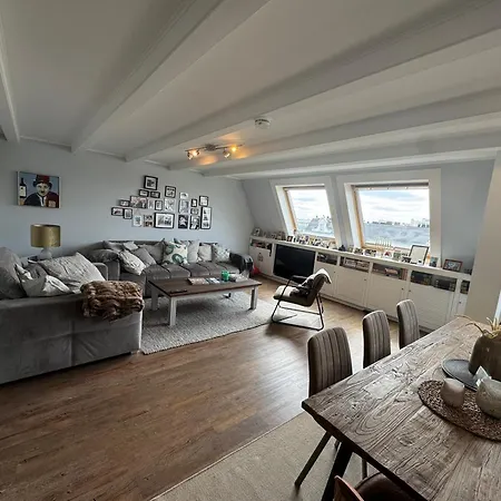 H14 - Prime Location - Perfect For Business & Lifestyle Apartment Hamburg