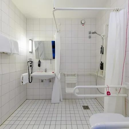 Ibis St. Pauli Messe Hotel 3*