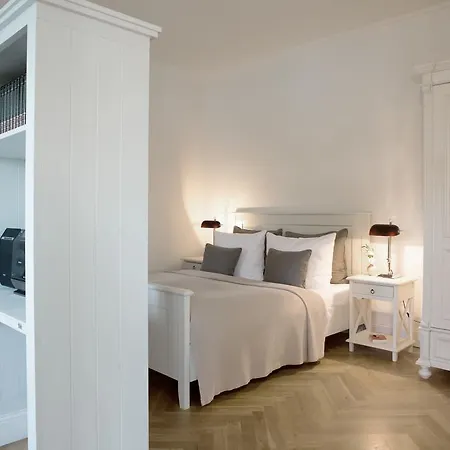 Von Deska - White House Hamburg